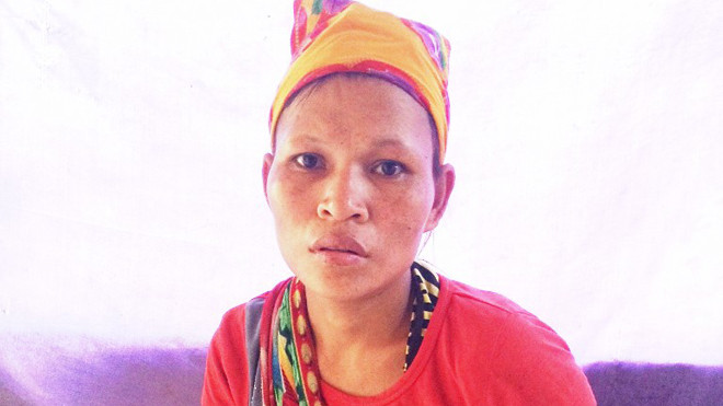 Chị Lìn Thị Nguyên - mẹ kế cháu Phiu - hoang mang lo lắng khi cháu mất tích.