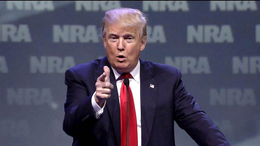 Tỷ phú Donald Trump ủng hộ quyền sở hữu súng tại Mỹ (Ảnh: NBC)