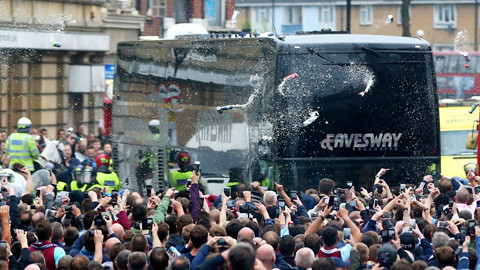 Khám phá xe 'đạn bắn không thủng' của M.U