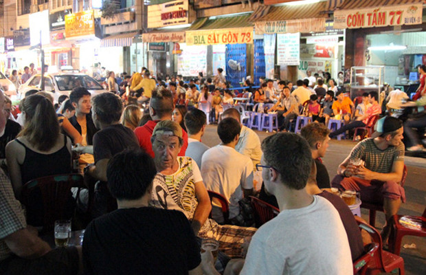 Chuyên gia lo ngại TPHCM tăng thuế rượu, bia, thuốc lá... sẽ tác động đến ngành du lịch