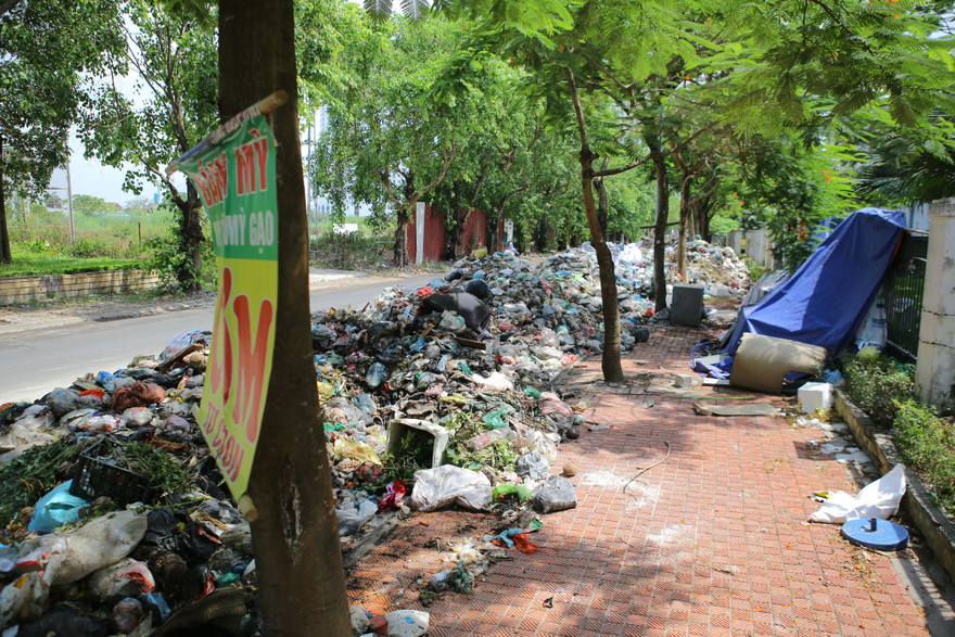 Bãi Nam Sơn thông xe, nhiều nơi ở Hà Nội vẫn ùn ứ rác thải
