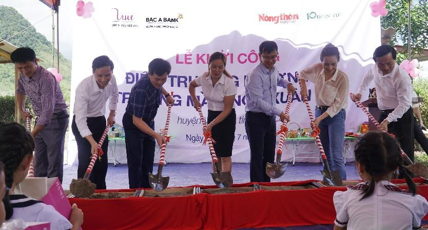 Đại diện Lãnh đạo huyện Vân Hồ, Phòng Giáo dục & đào tạo huyện Vân Hồ, Quỹ , VTVV và Báo NTNN/Dân Việt và Trường Mầm non Xuân Nha khởi công nâng cấp điểm trường Mường An - trường Mầm non Xuân Nha Vân Hồ, Sơn La