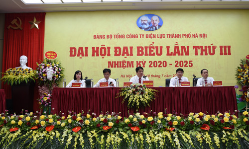 Đoàn Chủ tịch tại Đại hội