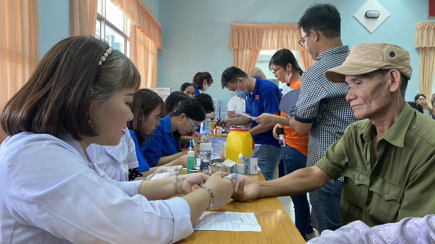 VWS chung tay chăm lo gia đình chính sách nhân kỷ niệm 73 năm ngày Thương binh liệt sỹ