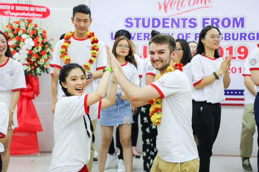 Môi trường học tập quốc tế năng động tại UEF được nhiều thí sinh yêu thích