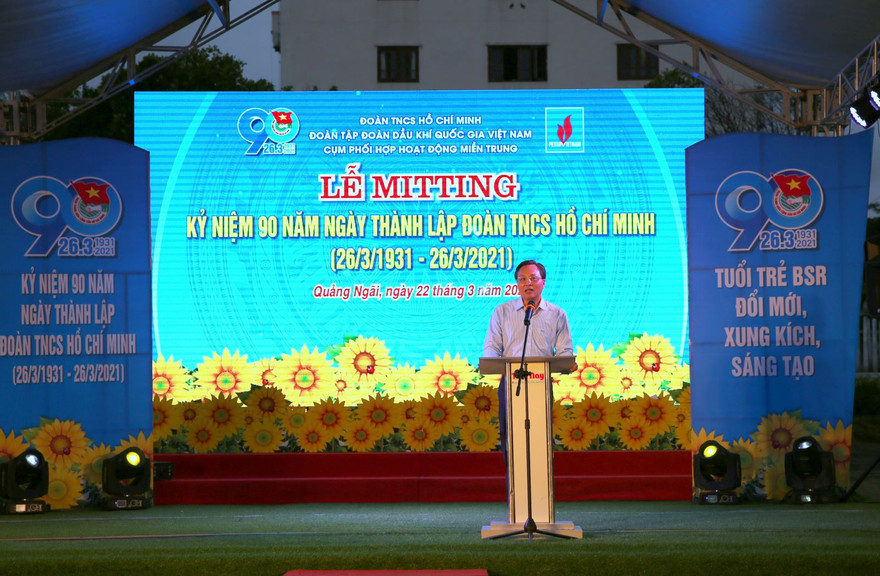 Tổng Giám đốc BSR Bùi Minh Tiến phát biểu với thanh niên Dầu khí cụm miền Trung