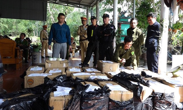 Gần 1 tấn pháo lậu được thu giữ tại nhà ông Mười