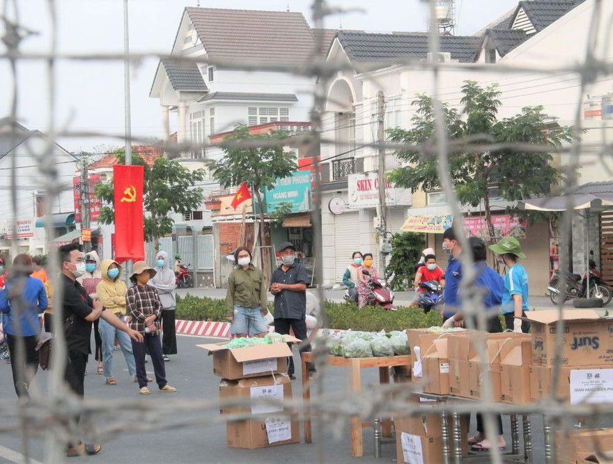 Bình Dương dừng hoạt động chợ tự phát, chuẩn bị 10 nghìn giường bệnh 