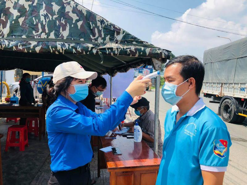 Thêm 1 khu bị phong tỏa, Bình Dương lập chốt chặn cả đường sông lẫn đường bộ