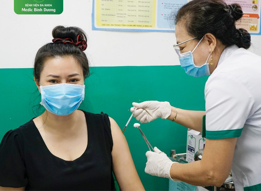 Bình Dương ghi nhận thêm 5 ca dương tính, muốn mua 2,6 triệu liều vắc xin tiêm cho dân