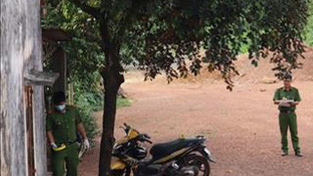 Công an khám nghiệm hiện trường