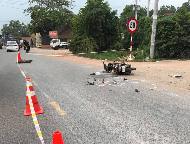 Bị xe tải tông, 3 người trong gia đình thương vong