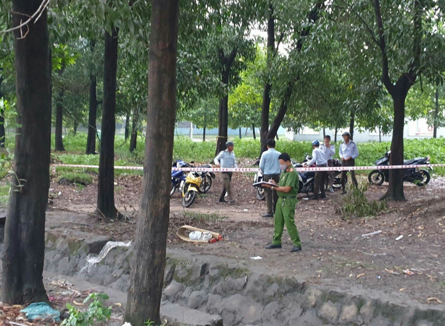 Tắm mưa, bé gái rơi xuống mương đuối nước thương tâm 