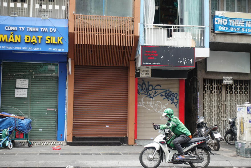 Loạt đơn vị lữ hành giữa trung tâm TPHCM vẫn 'cửa đóng then cài' dù mở cửa du lịch