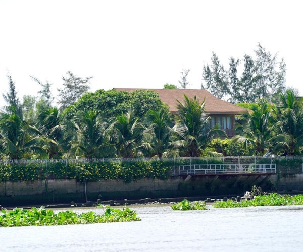 Bình Dương cưỡng chế phim trường, nhà hàng xây sai bên sông