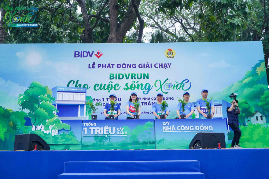 Phát động chương trình Một triệu cây xanh và xây nhà cộng đồng