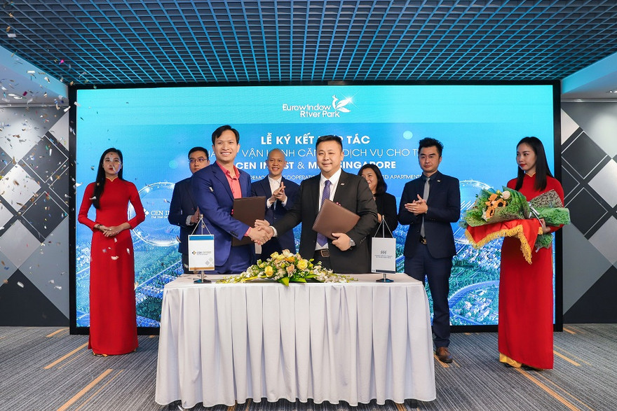 Đại diện CenInvest và tập đoàn Manhatton Hotel Group Singapore chính thức ký kết hợp tác