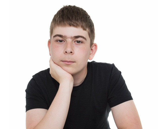 Cậu bé Wolf Cukier.