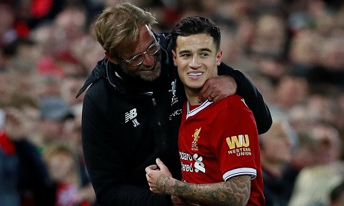 Klopp chia vui cùng Coutinho sau cú hat-trick vào lưới Spartak Moscow. Ảnh: Reuters.