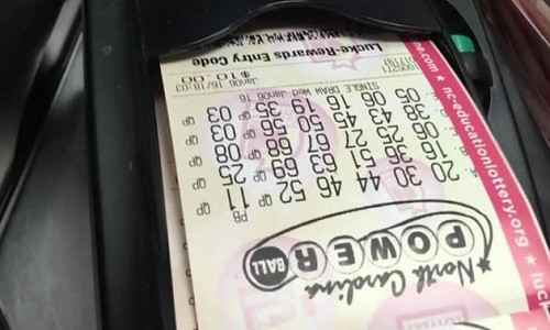 Tờ vé số Power Ball. Ảnh: WTVD.