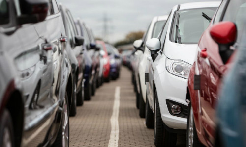 Trong khi các hãng xe cho rằng quy định nhập khẩu tại Nghị định 116 quá chặt, Bộ Công Thương khẳng định các doanh nghiệp phải tuân thủ và lưu ý thời gian xin giấy phép nhập khẩu xe cho năm tới. 