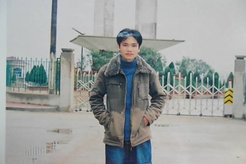 Khắc Việt lần đầu trải lòng về thời cát-xê 3 triệu, mua mì tôm cả tháng