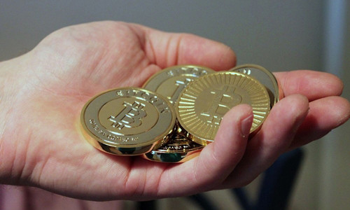 Bitcoin gây chú ý lớn trong năm nay nhờ đà tăng phi mã. Ảnh: The Verge