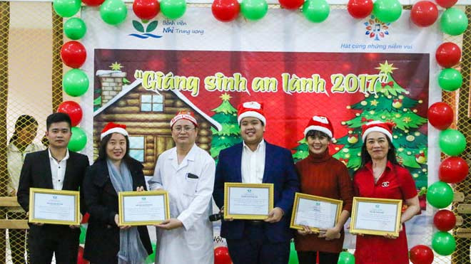 Giáng sinh yêu thương cho trẻ em ở Bệnh viện Nhi TW