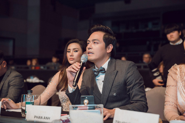 MC Phan Anh tuyên bố không đồng tình với kết quả Top 5 và bỏ chấm giữa chừng trong đêm chung kết diễn ra hôm 8/12.