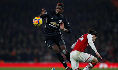 Pogba và tình huống dẫn tới thẻ đỏ. Ảnh: Reuters.