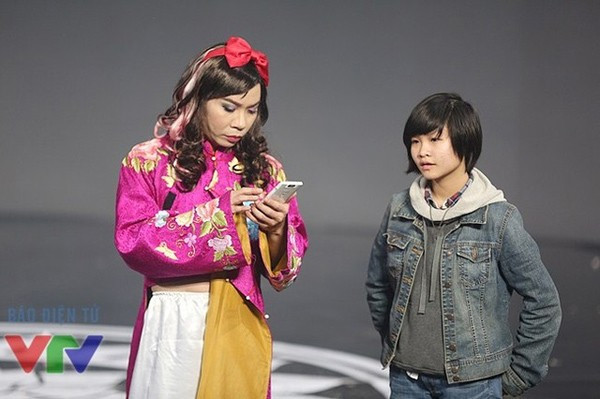 Công Lý và con gái trong chương trình "Táo Quân".