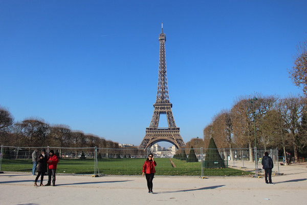 Tháp Effeil được xây dựng năm 1889, một công trình vĩ đại phục vụ Đại Triển lãm toàn cầu lần đầu tiên tổ chức tại Pháp vào năm 1885. Ảnh: Việt Hùng 