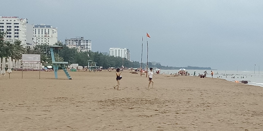 Hai người bị đuối nước ở biển Sầm Sơn