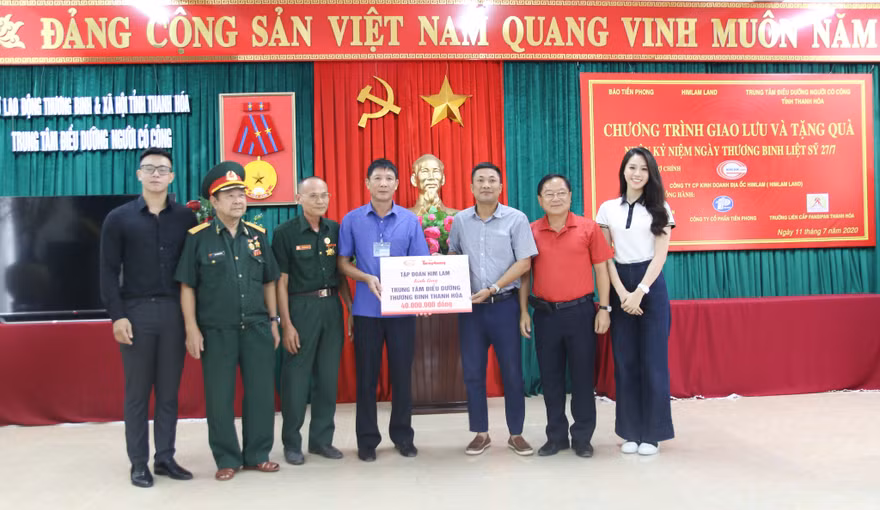 Tặng quà cho thương binh, người có công ở Thanh Hóa