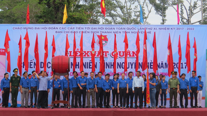 Lãnh đạo tỉnh dánh trống xuất quân Chiến dịch Thanh niên tình nguyện hè2017