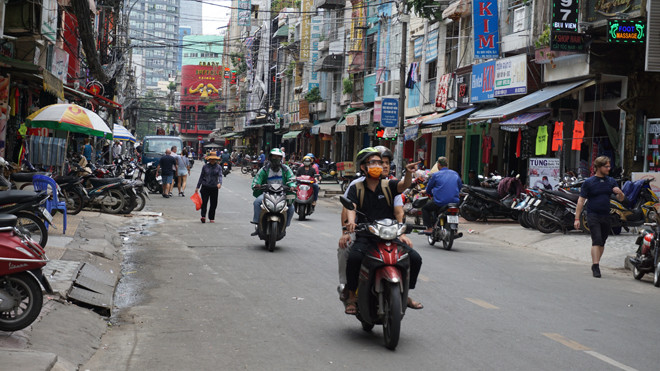 Phố đi bộ Bùi Viện