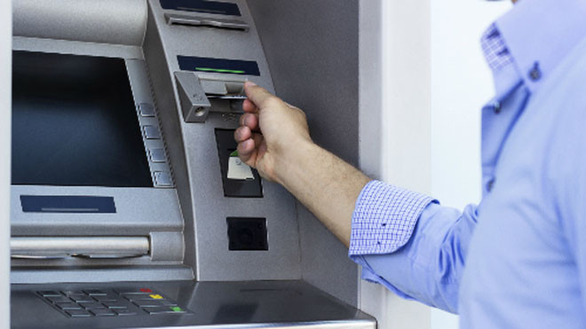 Ngân hàng phải tăng cường giám sát giao dịch ATM nửa đêm. 