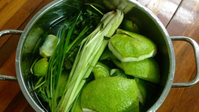 Nồi lá xông giải cảm.