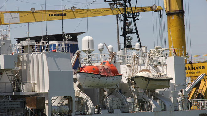 Tàu Echigo PLH 08 cập cảng Tiên Sa. Ảnh: T.T