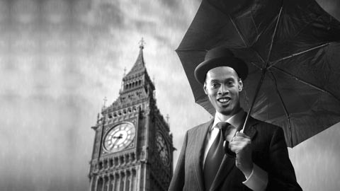 TIẾT LỘ: M.U săn hụt Ronaldinho vì... trời mưa