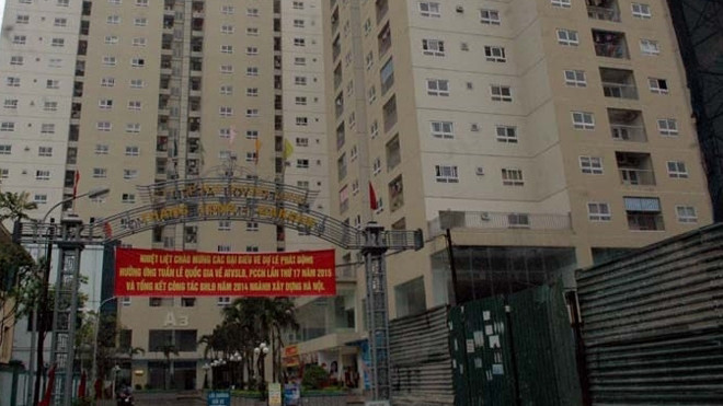 Ngoài việc 'giam' trái phép phí bảo trì của cư dân, dự án chung cư Thăng Long Garden cũng từng nổi đình nổi đám trên báo chí về các công trình trái phép xây trên đất vườn hoa, cây xanh.