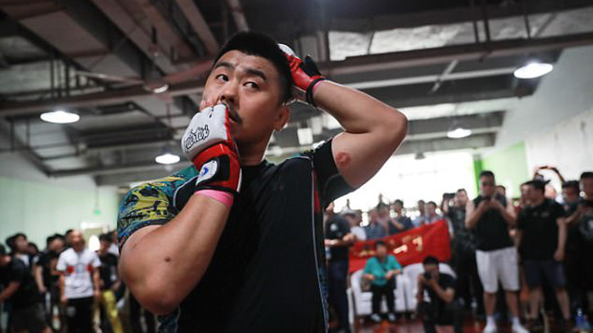 Nhiều người Trung Quốc lên tiếng ủng hộ Từ Hiểu Đông, nhất là sau khi võ sĩ này bị Mã Bảo Quốc "gài bẫy"