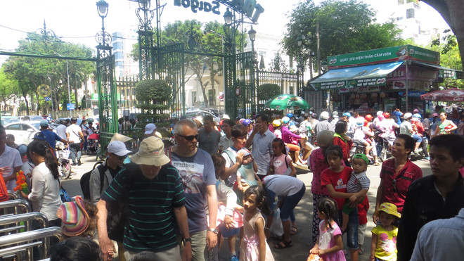 Thảo Cầm Viên đông nghẹt khách từ sáng sớm