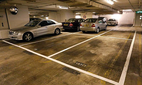 Mỗi m2 chỗ đỗ xe tại Hong Kong có giá lên tới 39.000 USD. Ảnh: Daily Herald