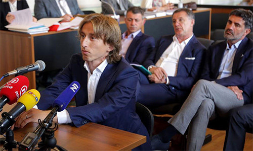 Modric trong phiên hầu toà để làm chứng về vụ tham nhũng tại Dinamo Zagreb. Ảnh: AFP.