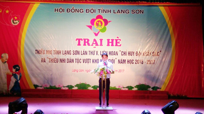 Đồng chí Lộc Minh Hiệp - Phó Bí thư Thường trực Tỉnh đoàn, Chủ tịch Hội đồng Đội tỉnh phát biểu khai mạc Liên hoan Trại hè lần thứ V.