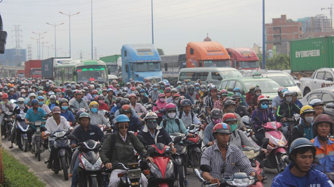 Cách xa cảng Cát Lái khoảng 10km, con đường Xa Lộ Hà Nội từ cầu Rạch Chiếc (Q.2), hướng về Mai Chí Thọ, Đồng Văn Cống...về cảng Cát Lái bị ùn tắc giao thông