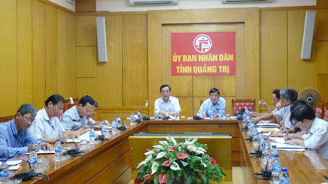 Chủ tịch UBND tỉnh Nguyễn Đức Chính và Phó Chủ tịch Mai Thức chủ trì cuộc họp để nghe báo cáo đề án xây dựng công viên Thống Nhất tại Khu di tích quốc gia đặc biệt đôi bờ Hiền Lương- Bến Hải. ẢNH: H.H