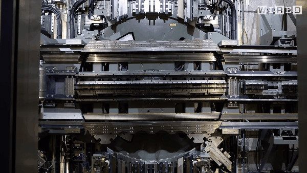 Hệ thống thang máy trên có tên là Multi hoàn toàn không sử dụng bất kì một sợi cáp nào