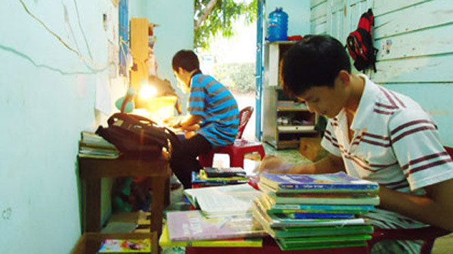 Bạn thân cùng phòng vốn là đứa tri kỉ của chúng ta cho đến khi nó... có bồ. (Ảnh minh họa).